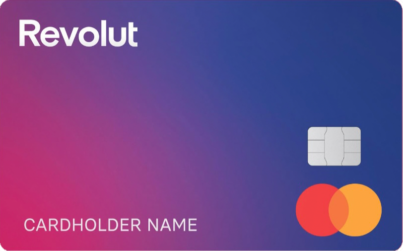 La carta di debito Revolut: livrea con sfumatura dal magenta al blu, logo Revolut, chip e circuito Mastercard